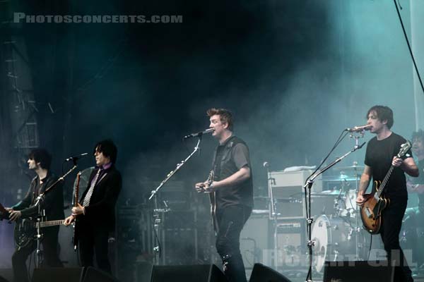 QUEENS OF THE STONE AGE - 2010-08-28 - SAINT CLOUD - Domaine National - Grande Scene - Joshua Michael Homme III - Dean Anthony Fertita - Michael Jay Shuman - Troy Dean Van Leeuwen - Joseph William Castillo